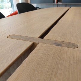 TABLE DE REPAS INTERVALLE Ligne Roset