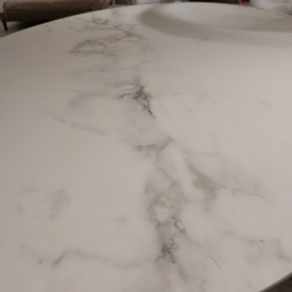 Ligne Roset TABLE DE REPAS OVALE ODESSA 