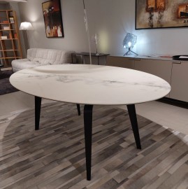 TABLE DE REPAS OVALE ODESSA Ligne Roset