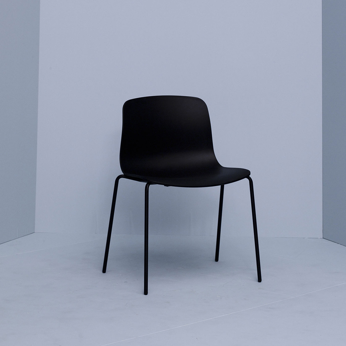 La chaise AAC16 fait partie de la célèbre collection de chaise About a Chair de Hay: sobre, tendance et design