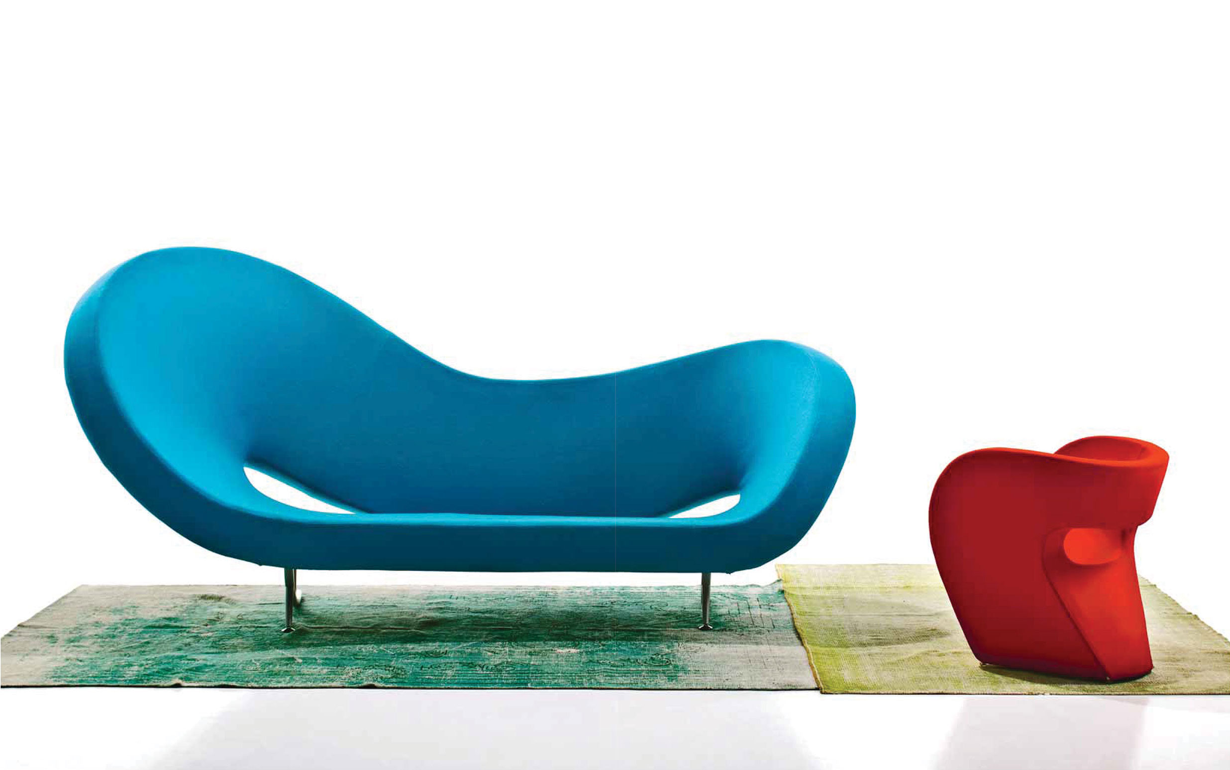 La forme courbe et évidée du canapé de Ron Araden fait une pièce de forte et design de style sixties